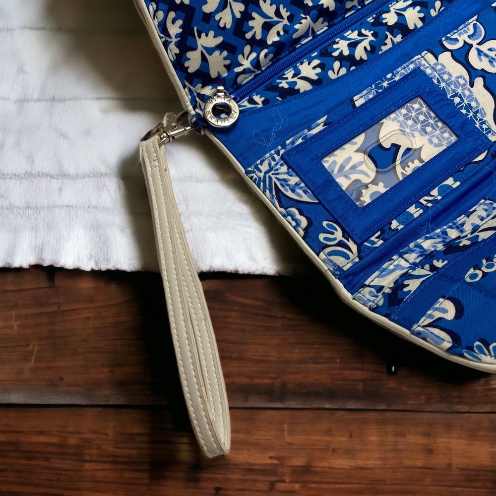 Vera Bradley Blue Lagoon Clutch/Wristlet - Picture 6 of 9